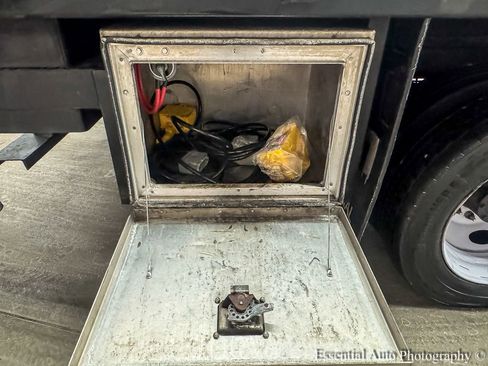 Used 2022 Ford F550 2WD Regular Cab Super Duty image 28