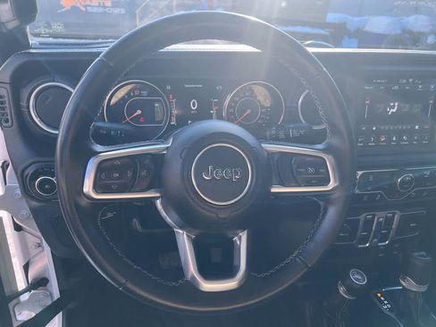 Used 2018 Jeep Wrangler Unlimited Sahara image 14