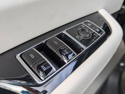 New 2026 Cadillac Vistiq Sport image 13