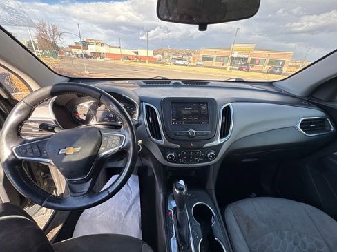 Used 2020 Chevrolet Equinox LT w/ Driver Convenience Package image 11