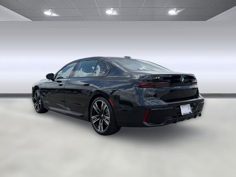 New 2026 BMW i7 xDrive60 AWD/4WD image 3