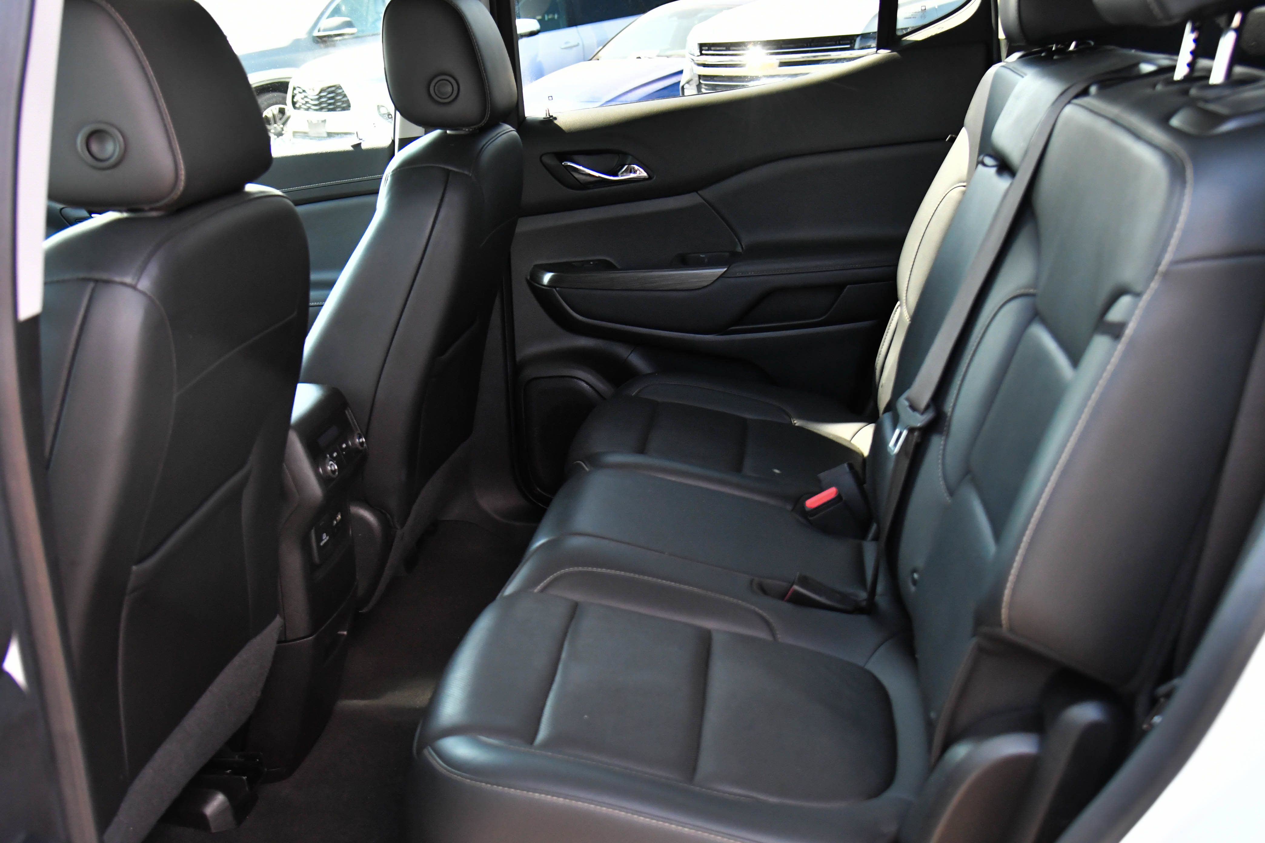 Used 2023 GMC Acadia SLT FWD image 36