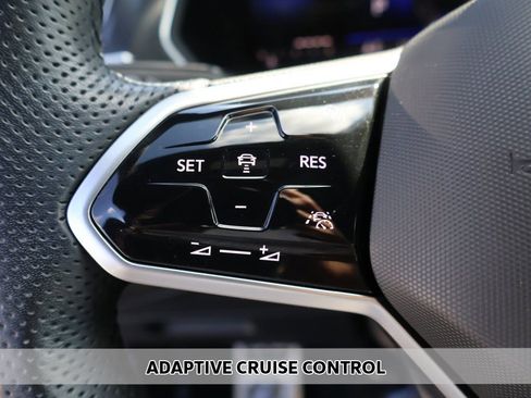 Used 2023 Volkswagen Tiguan SE R-Line image 4