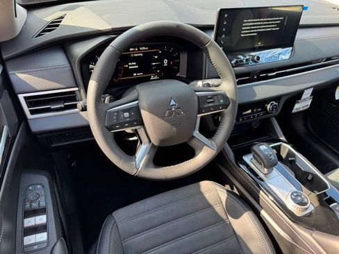 New 2025 Mitsubishi Outlander SE FWD image 16