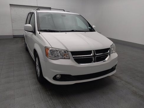 Used 2019 Dodge Grand Caravan SXT image 14