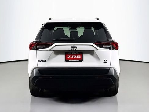 Used 2021 Toyota RAV4 LE image 4