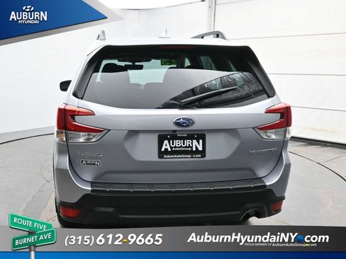 Used 2023 Subaru Forester Premium AWD/4WD image 3