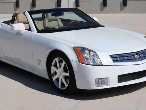 Used 2008 Cadillac XLR RWD image 5