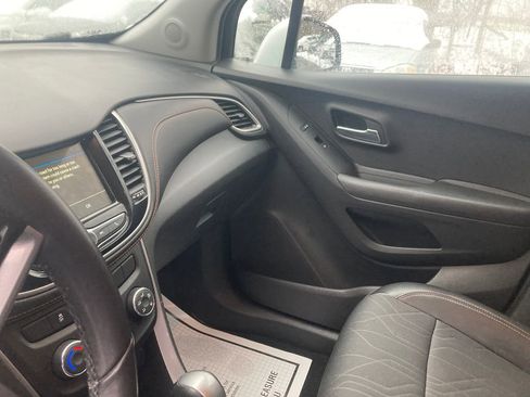 Used 2019 Chevrolet Trax LT w/ LT Convenience Package image 16