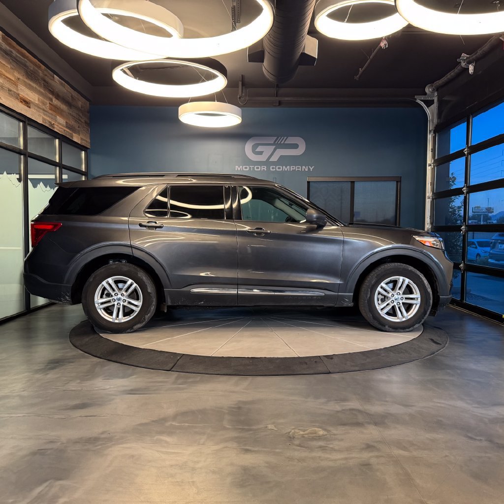 Used 2020 Ford Explorer XLT w/ Equipment Group 202A AWD/4WD image 2
