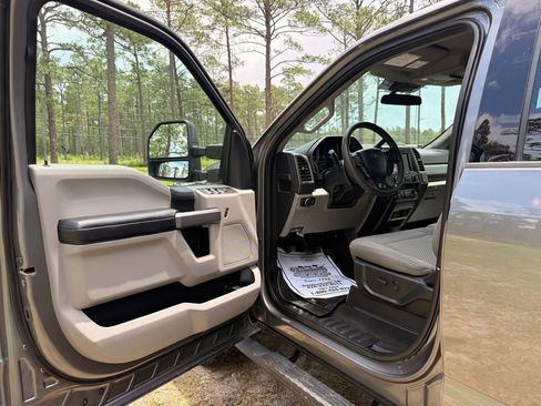Used 2021 Ford F250 XLT w/ XLT Value Package AWD/4WD image 11
