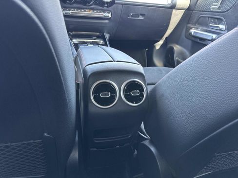Used 2025 Mercedes-Benz GLB 250 image 18