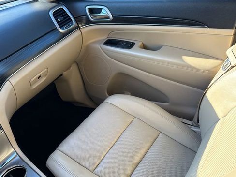 Used 2021 Jeep Grand Cherokee Limited w/ Luxury Group II image 16