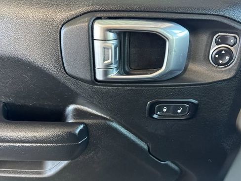 Used 2023 Jeep Wrangler Unlimited image 10