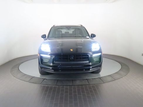 Certified 2025 Porsche Macan AWD/4WD image 10