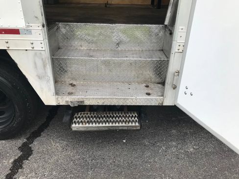 Used 2016 Ford F550 2WD Regular Cab Super Duty image 39