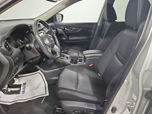 Used 2017 Nissan Rogue SV w/ SV Premium Package AWD/4WD image 10