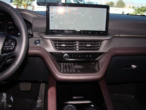 Certified 2025 Ford Explorer Platinum RWD image 18