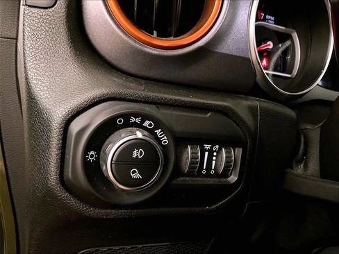 Used 2021 Jeep Gladiator Mojave w/ Cold Weather Group AWD/4WD image 30