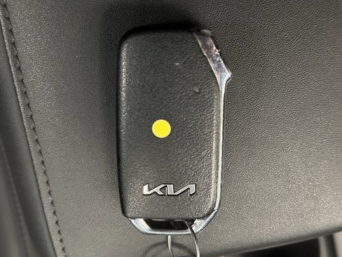 Used 2023 Kia Niro EX Touring image 17