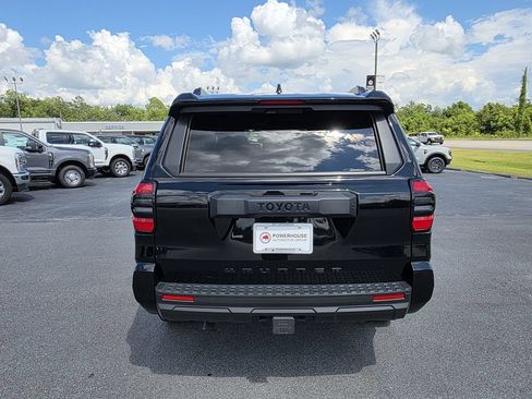Used 2025 Toyota 4Runner SR5 AWD/4WD image 5