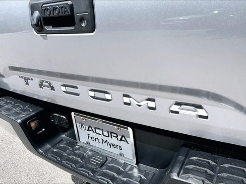 Used 2021 Toyota Tacoma SR5 RWD image 10