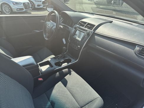 Used 2017 Toyota Camry LE FWD image 11