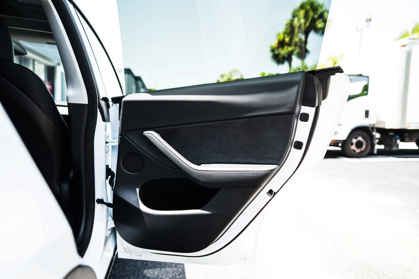 Used 2024 Tesla Model Y 2WD image 23