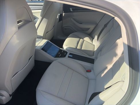 Used 2022 Porsche Panamera image 3