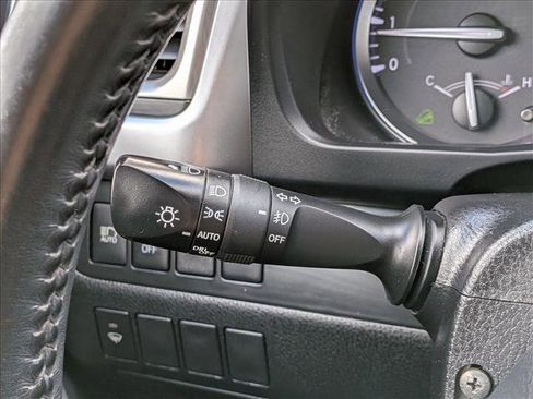 Used 2019 Toyota Highlander SE image 16