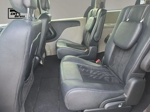 Used 2017 Dodge Grand Caravan SXT FWD image 10