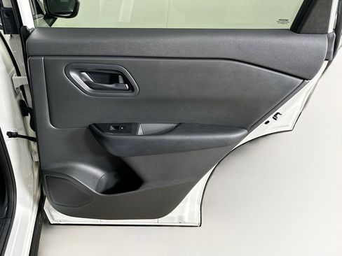 Used 2024 Nissan Rogue S FWD image 28