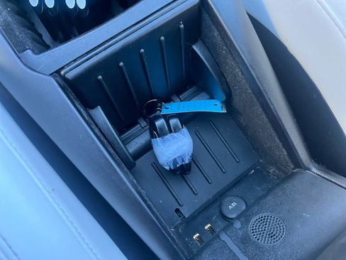 Used 2016 Tesla Model X image 32