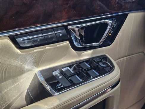 Used 2017 Jaguar XJ R-Sport RWD image 10