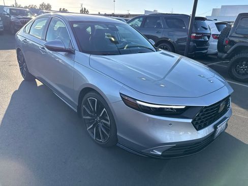 Used 2024 Honda Accord Touring image 7