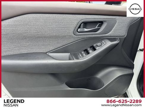 Used 2023 Nissan Rogue S AWD/4WD image 17