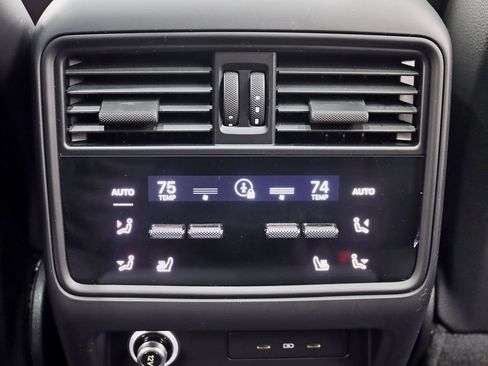 Used 2024 Porsche Cayenne Coupe image 27