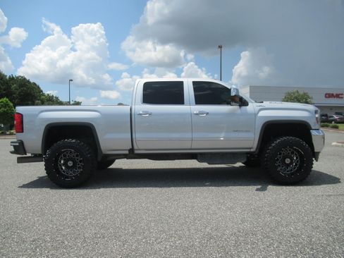 Used 2019 GMC Sierra 2500 SLT w/ Duramax Plus Package AWD/4WD image 2