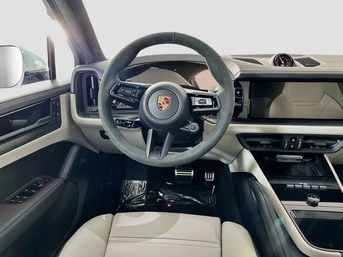 Certified 2026 Porsche Cayenne GTS AWD/4WD image 25