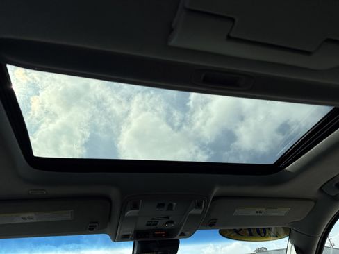 Used 2019 Cadillac Escalade ESV Luxury image 20