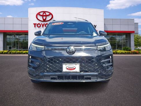 Used 2025 Volkswagen Tiguan SE R-Line AWD/4WD image 2