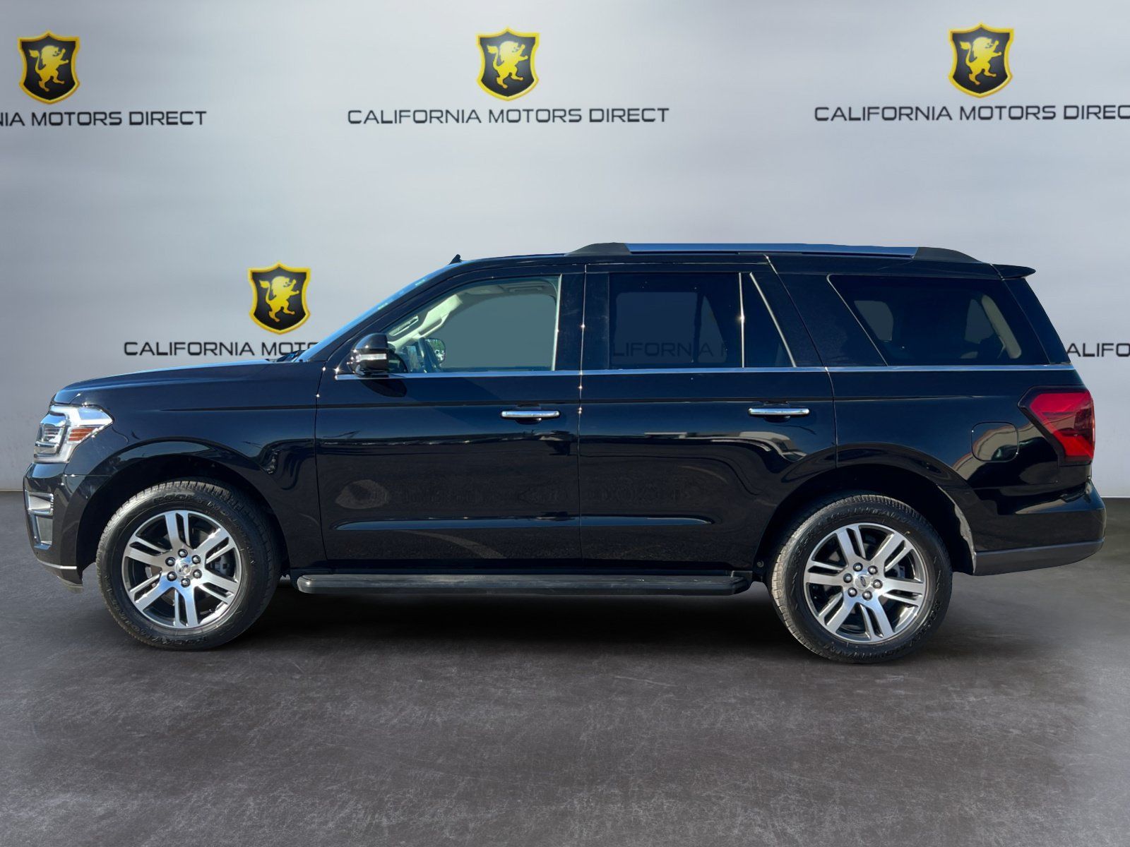 Used 2024 Ford Expedition Limited AWD/4WD image 2