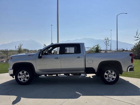 Used 2021 Chevrolet Silverado 3500 LTZ AWD/4WD image 2