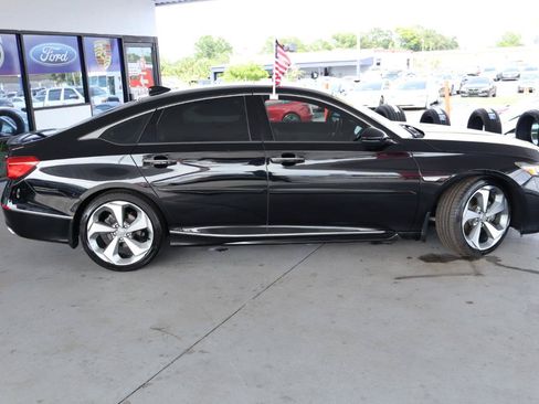 Used 2018 Honda Accord Touring image 4