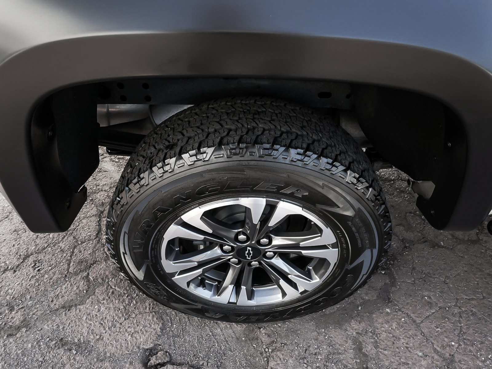 Used 2022 Chevrolet Colorado Z71 AWD/4WD image 9