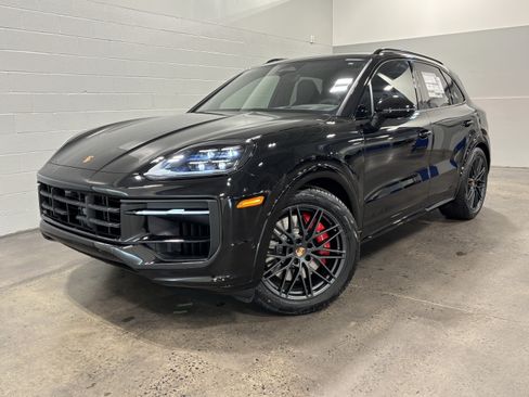 New 2026 Porsche Cayenne GTS AWD/4WD image 1