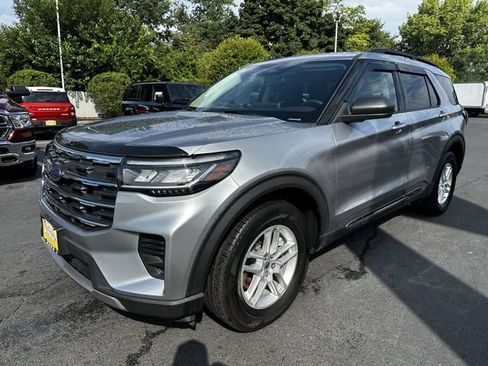 Certified 2025 Ford Explorer Active AWD/4WD image 9