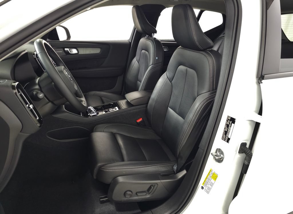 Certified 2024 Volvo XC40 B5 Plus w/ Climate Package AWD/4WD image 16