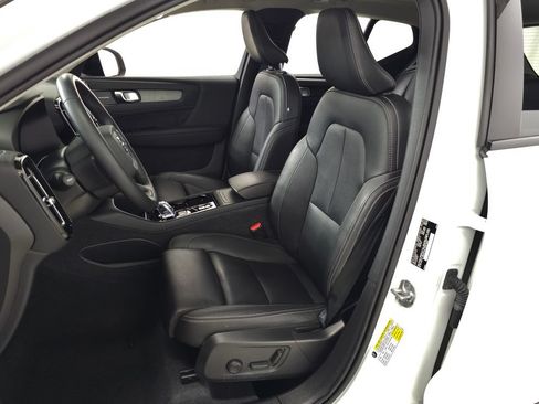 Used 2024 Volvo XC40 B5 Plus w/ Climate Package AWD/4WD image 16