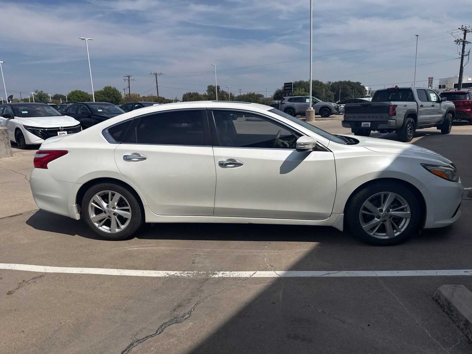 Used 2016 Nissan Altima 2.5 SL w/ 2.5 Technology Package FWD image 4